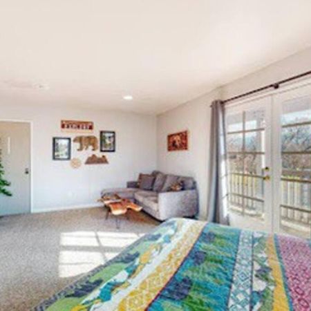 Couples Hideout In Heart Of Oakhurst Εξωτερικό φωτογραφία